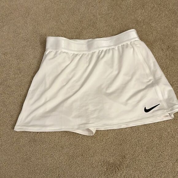 Nike Dri Fit White XS skirt NEW - Picture 1 of 5